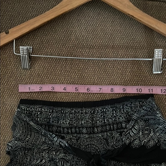 Bangkok Pants Black and White Patterned‎ Skirt or dress size S/M 100% rayon - Picture 3 of 11